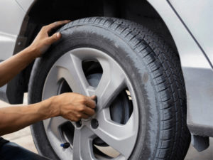 Roadside-Assistance-Dallas-Texas-Tire-Change