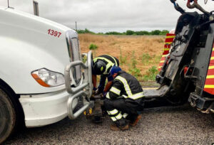 Fort-Worth-Tractor-Trailer-Towing-2