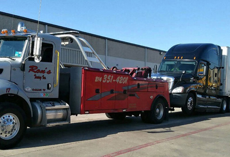 Truck-Pull-Start-Tractor-Trailer-Towing Truck Pull Start